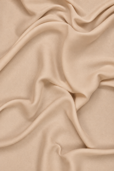 Beige huidkleurige zijden crêpe