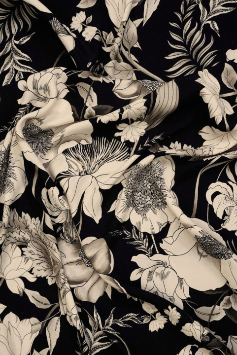 Silkesatin med beige blomster