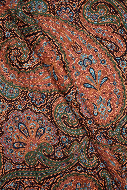 Seidensatin rostfarbenes Paisley