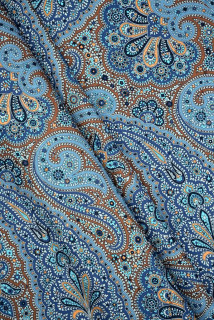Satin de mătase albastru cu motiv paisley