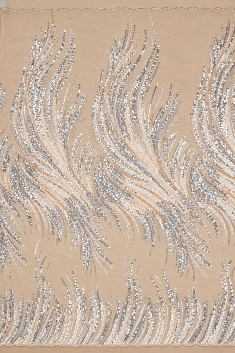 Tulle brodé de perles motif vague crème