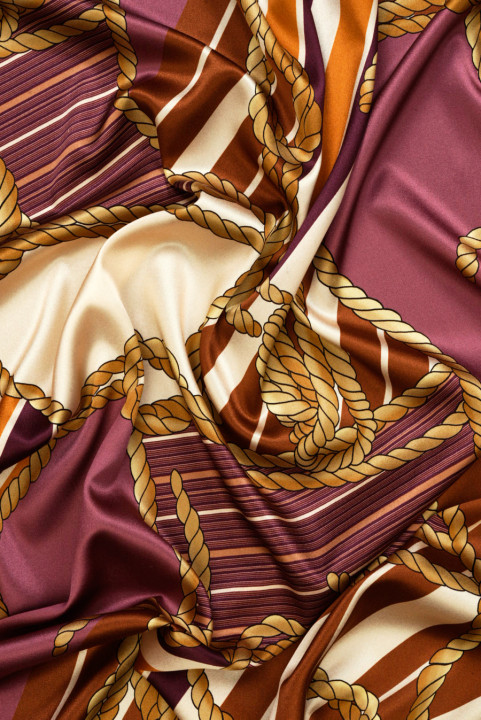 Satin di seta con corde e rosa scuro