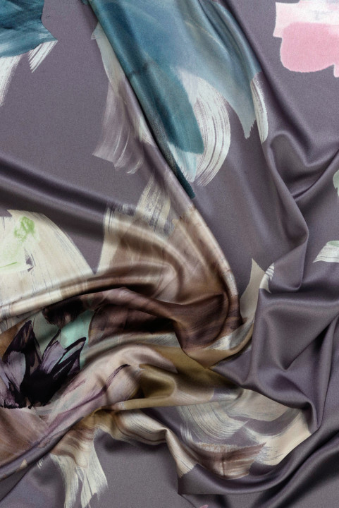 Sidenmatt satin med stora blommor