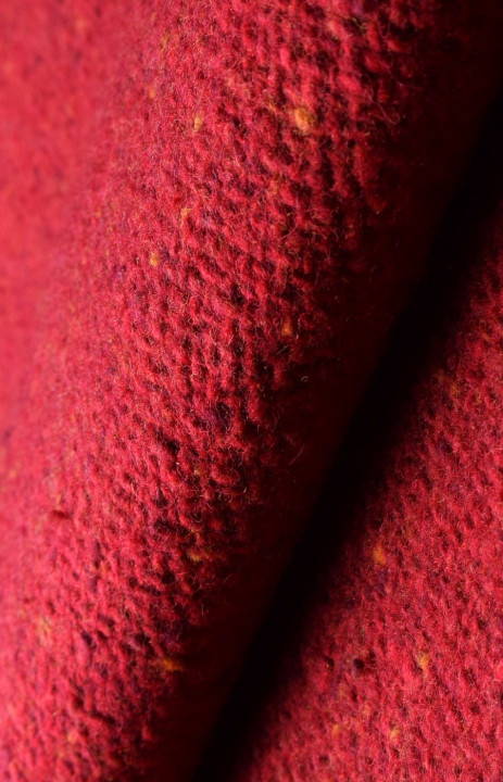 Mantelwolle mit roter Membran