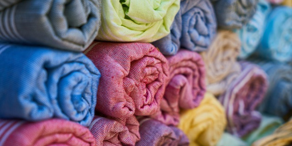 ¿Qué tejidos serán perfectos para un armario de verano?