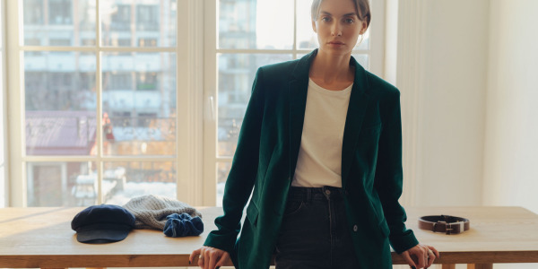 Aksamit bawełniany na co dzień – inspirujące pomysły na marynarki, spodnie i akcesoria