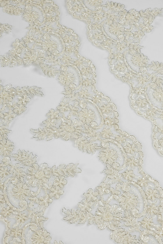 Lace tape with beads