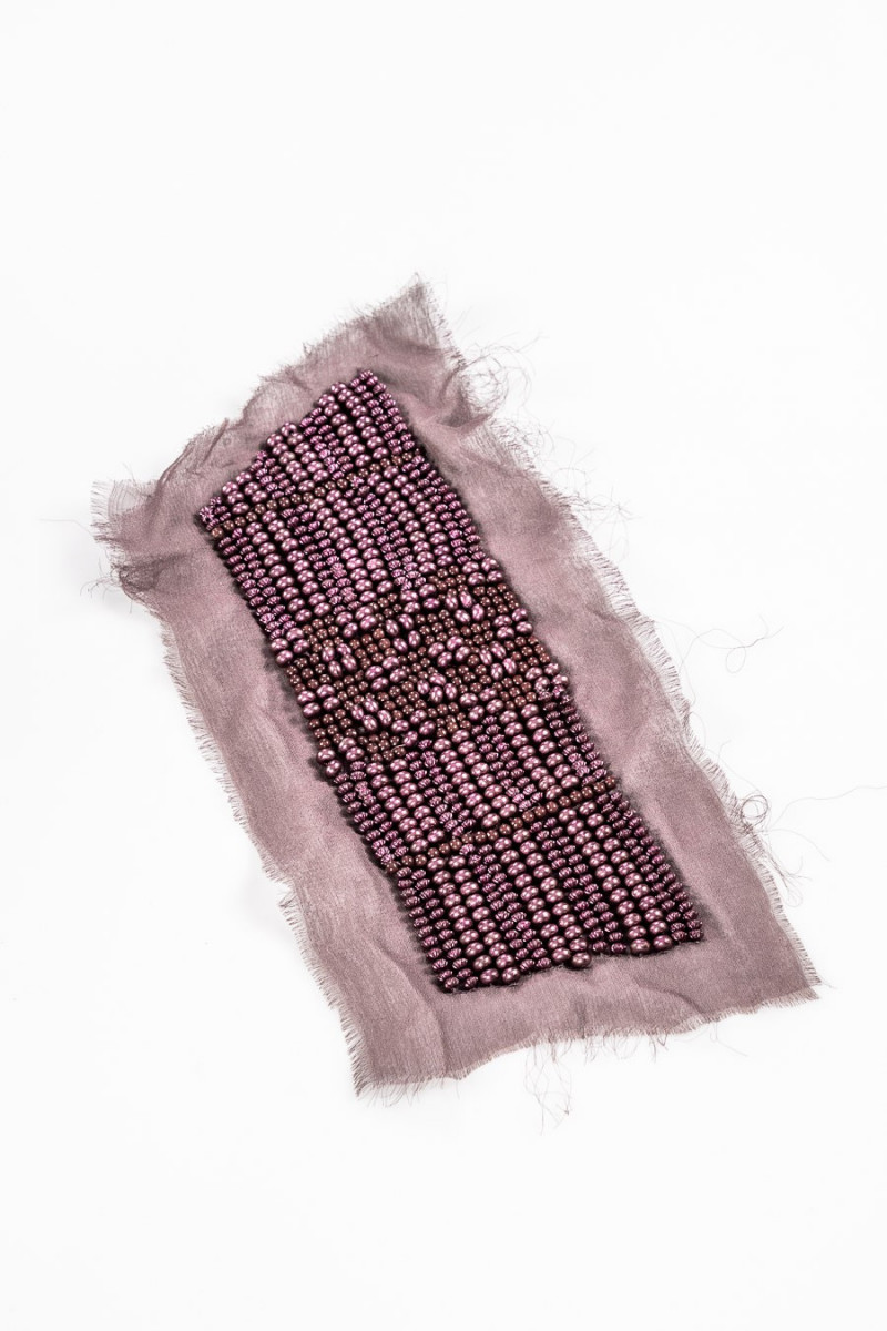Anwendung von rosa-violetten Perlen
