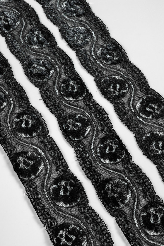 Black lace tape glossy