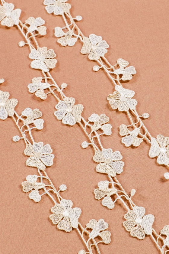 Guiur tape - beige flowers