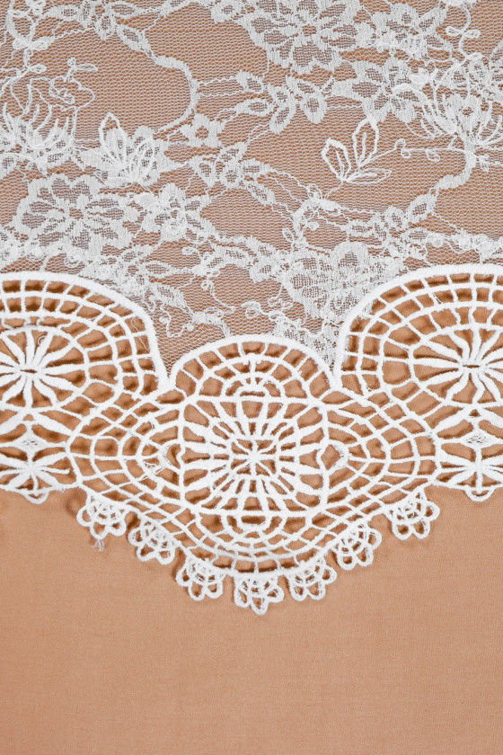Elastic lace with guipiure