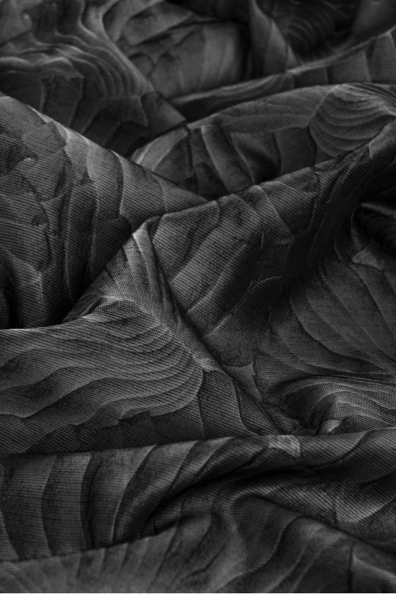 Żakard w szaro-czarne liście kupon