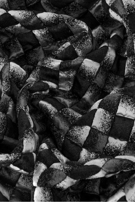Tkanina kurtkowa 3D pikowana srebrno-czarna